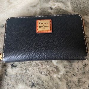 Dooney and Bourke zip around wallet